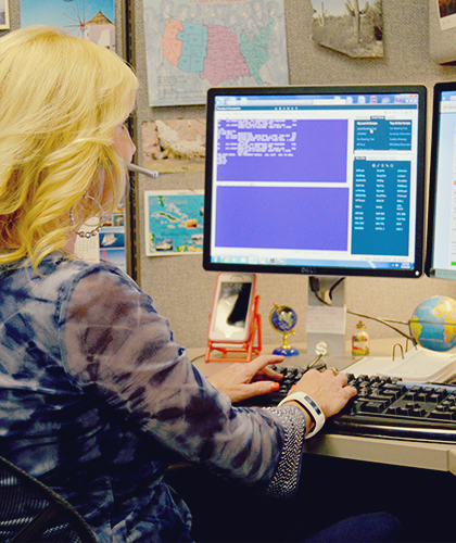 GCI travel agent assisting a travel club member in booking a dream vacation
